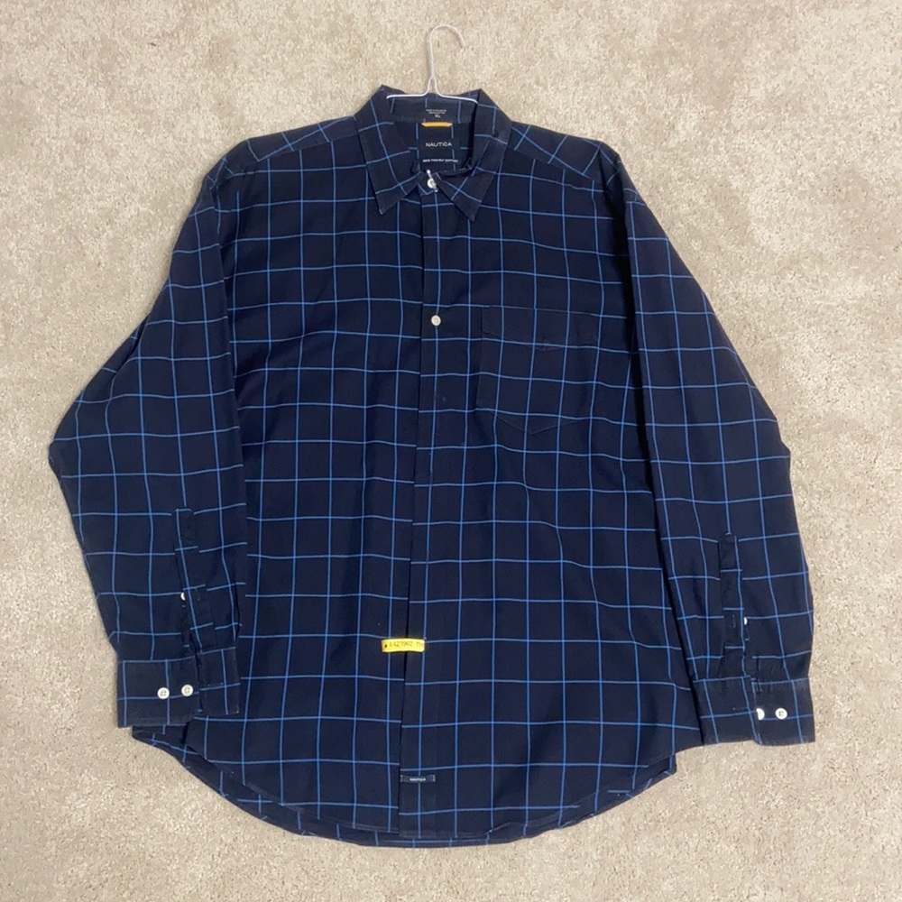 Men’s Nautica button down shirt